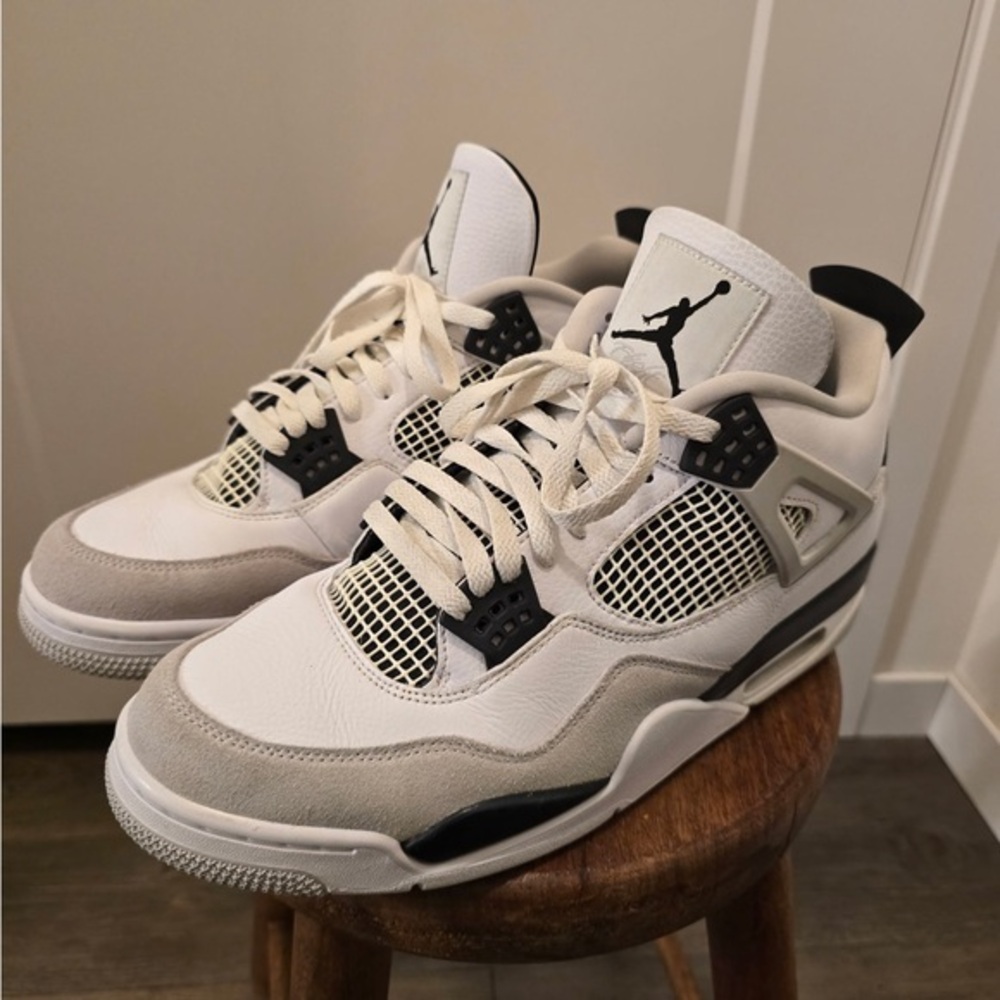 Air Jordan Military 4 Retro Black Sneakers. Great Condition!!